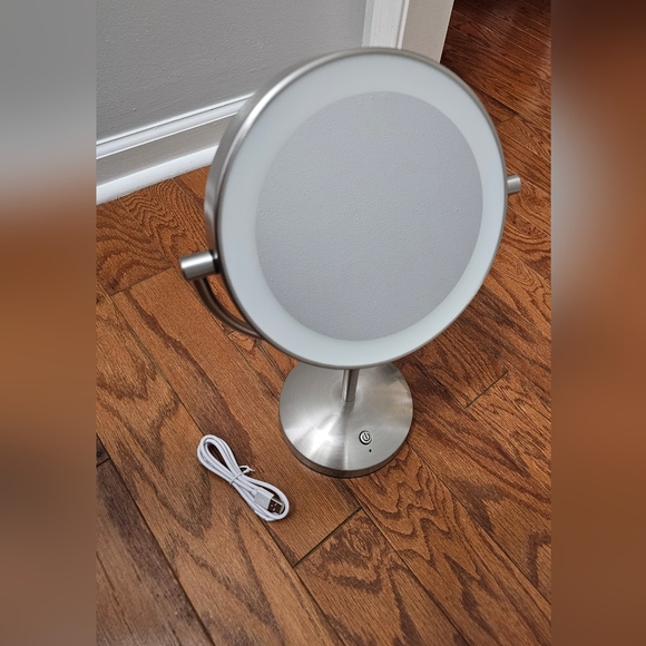 Conair Rechargeable Vanity Mirror, Nickel Used - Picture 4 of 9